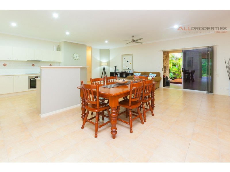 30 Holliday Drive, Edens Landing QLD 4207