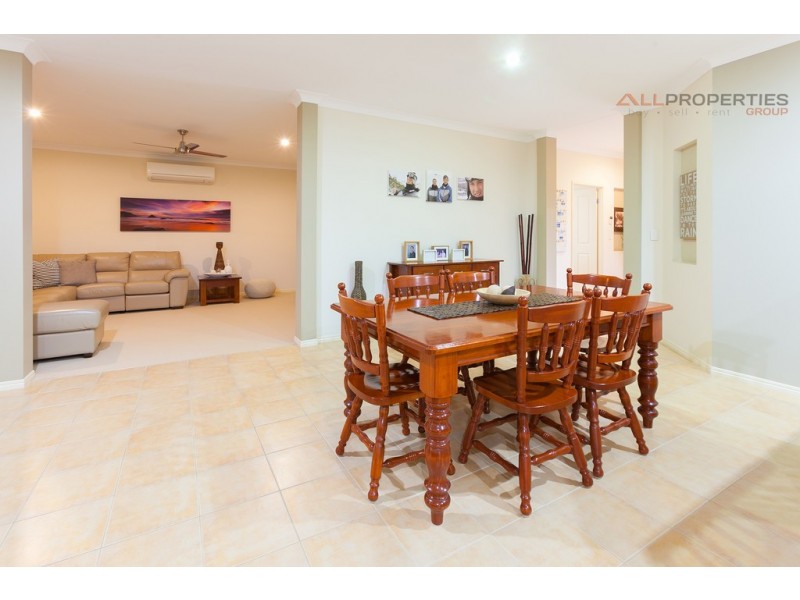 30 Holliday Drive, Edens Landing QLD 4207