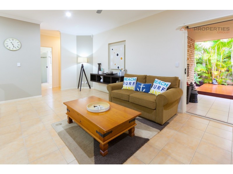 30 Holliday Drive, Edens Landing QLD 4207