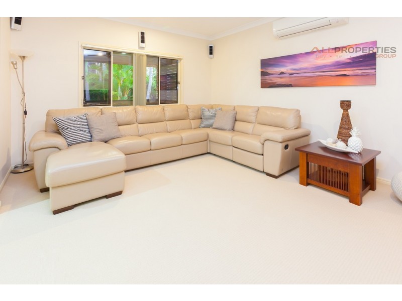 30 Holliday Drive, Edens Landing QLD 4207