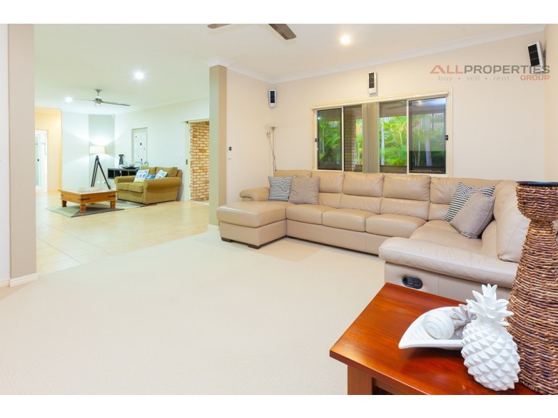 30 Holliday Drive, Edens Landing QLD 4207