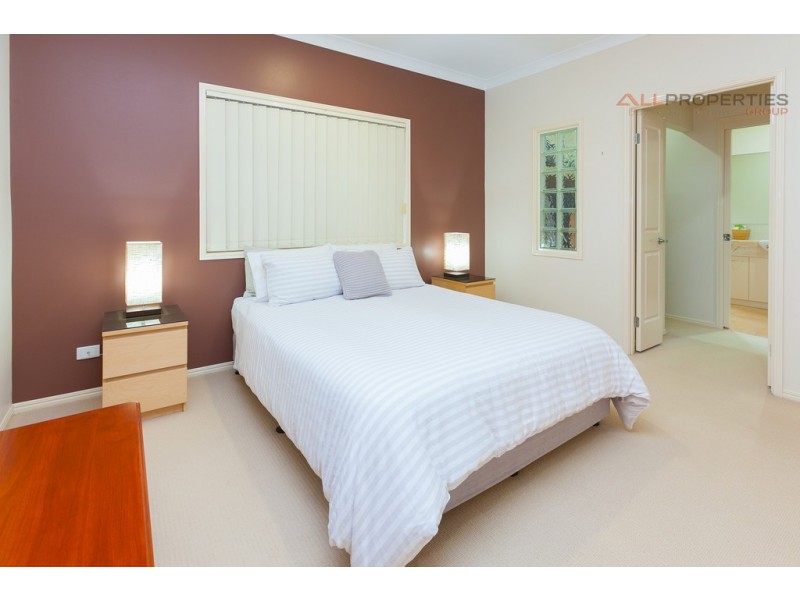 30 Holliday Drive, Edens Landing QLD 4207