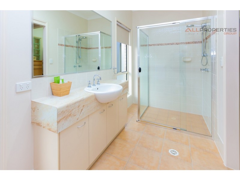 30 Holliday Drive, Edens Landing QLD 4207