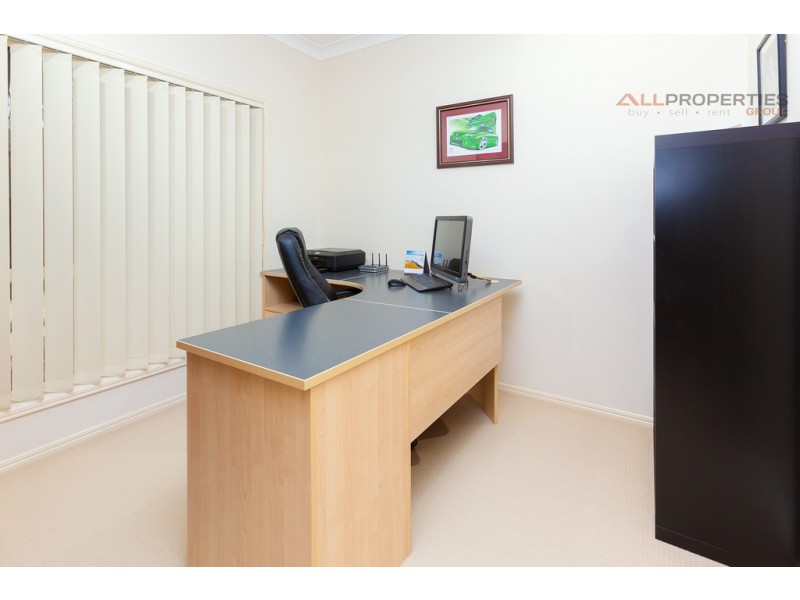 30 Holliday Drive, Edens Landing QLD 4207