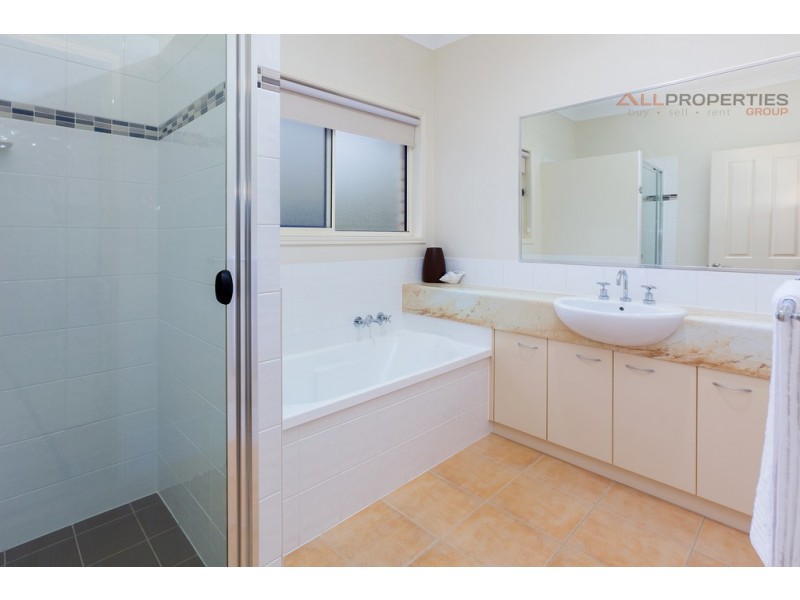 30 Holliday Drive, Edens Landing QLD 4207