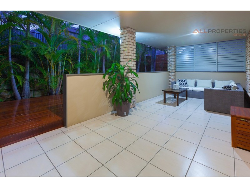 30 Holliday Drive, Edens Landing QLD 4207