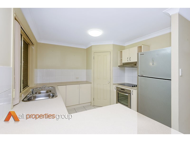 10 MANDEVILLE PLACE, Regents Park QLD 4118