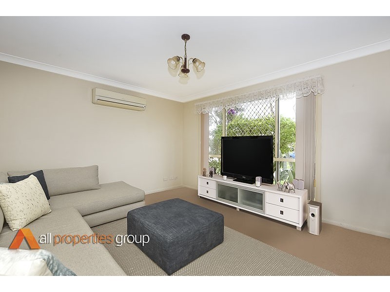 10 MANDEVILLE PLACE, Regents Park QLD 4118