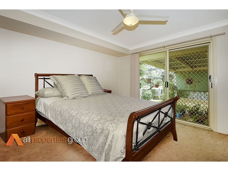 10 MANDEVILLE PLACE, Regents Park QLD 4118