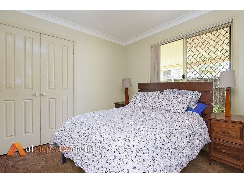 10 MANDEVILLE PLACE, Regents Park QLD 4118