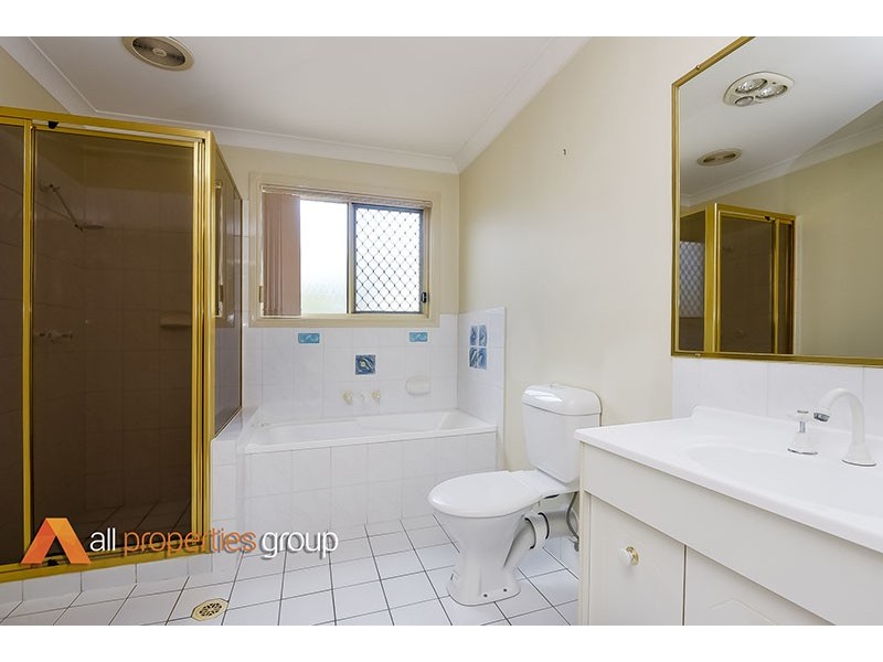 10 MANDEVILLE PLACE, Regents Park QLD 4118