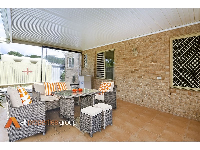 10 MANDEVILLE PLACE, Regents Park QLD 4118