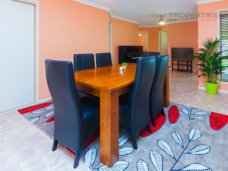 18 Park Close, Hillcrest QLD 4118