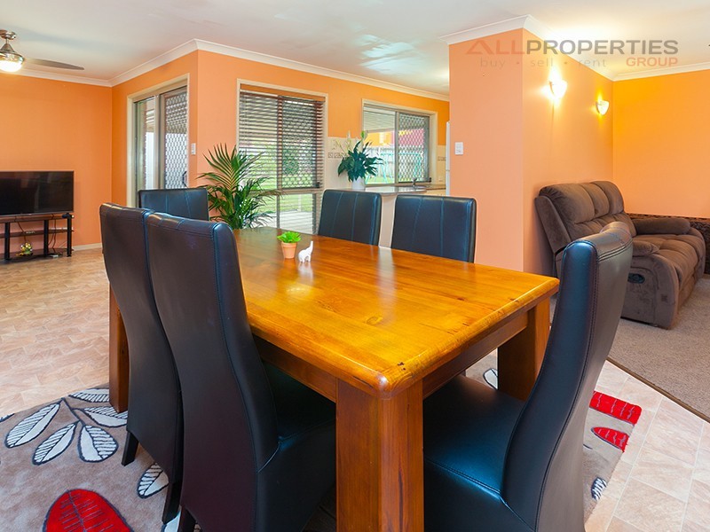 18 Park Close, Hillcrest QLD 4118