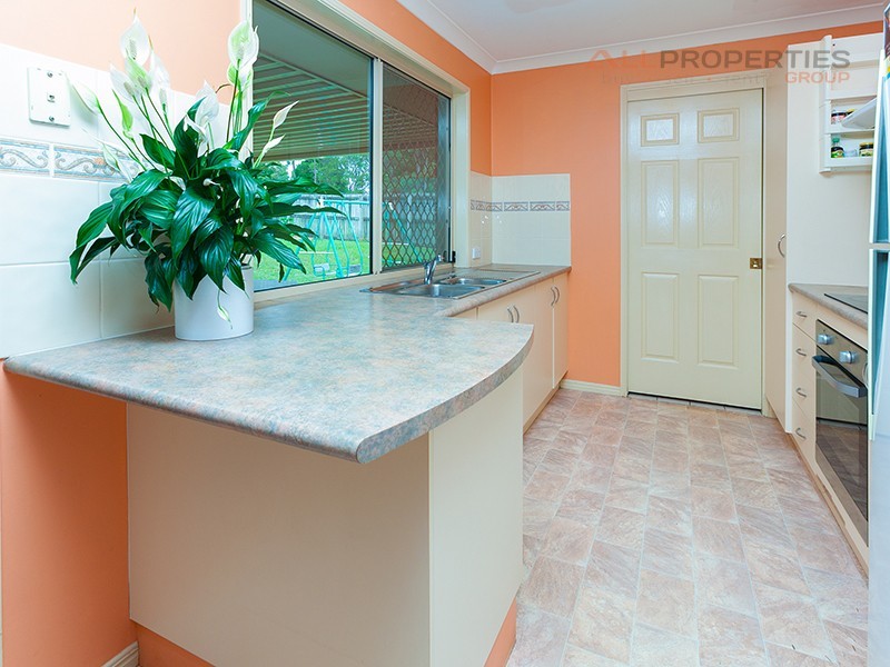 18 Park Close, Hillcrest QLD 4118