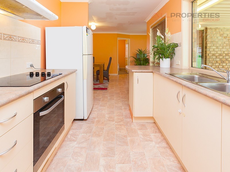 18 Park Close, Hillcrest QLD 4118