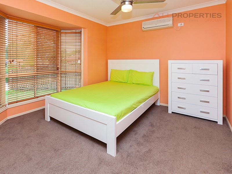 18 Park Close, Hillcrest QLD 4118