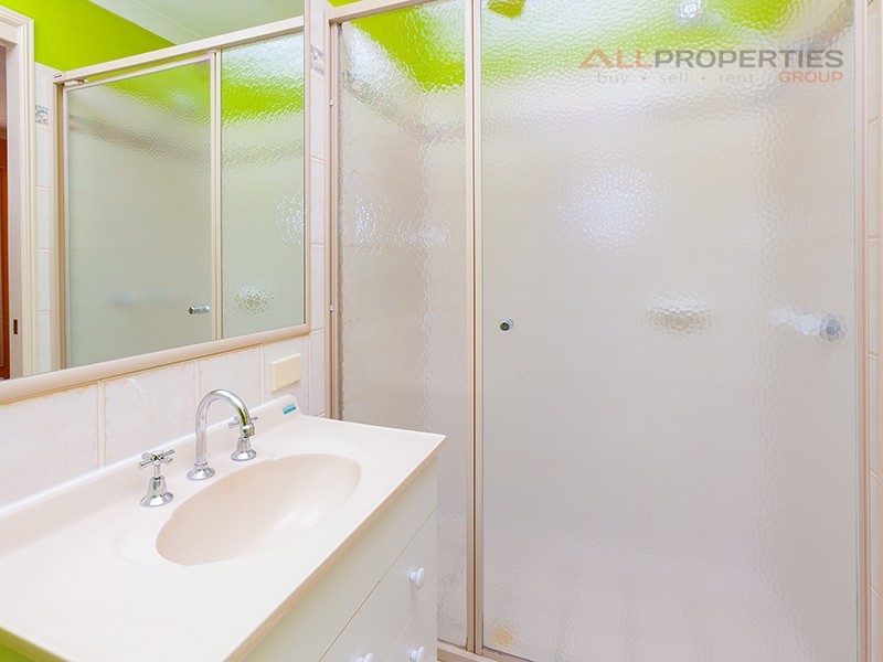 18 Park Close, Hillcrest QLD 4118