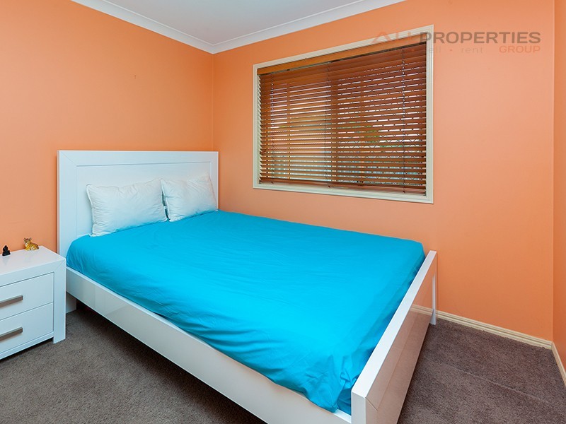 18 Park Close, Hillcrest QLD 4118