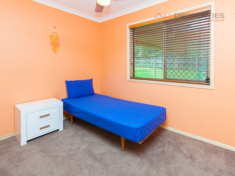 18 Park Close, Hillcrest QLD 4118