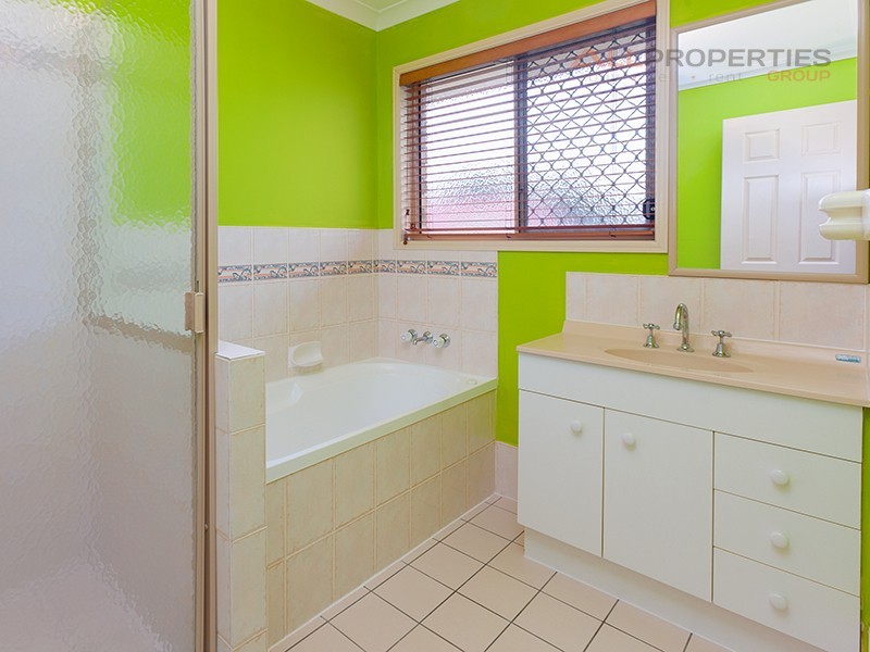 18 Park Close, Hillcrest QLD 4118