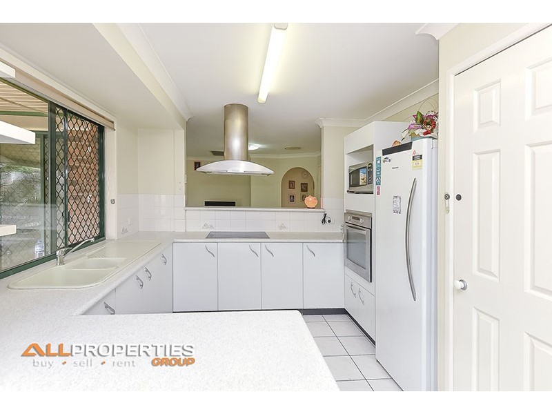 2 LUTEA CLOSE, Regents Park QLD 4118
