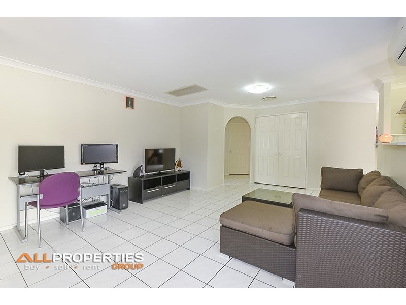 2 LUTEA CLOSE, Regents Park QLD 4118