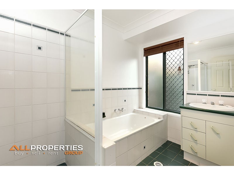 2 LUTEA CLOSE, Regents Park QLD 4118