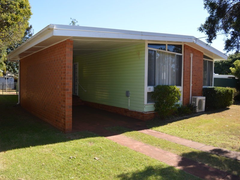 17 Talinga st, Mount Lofty QLD 4350