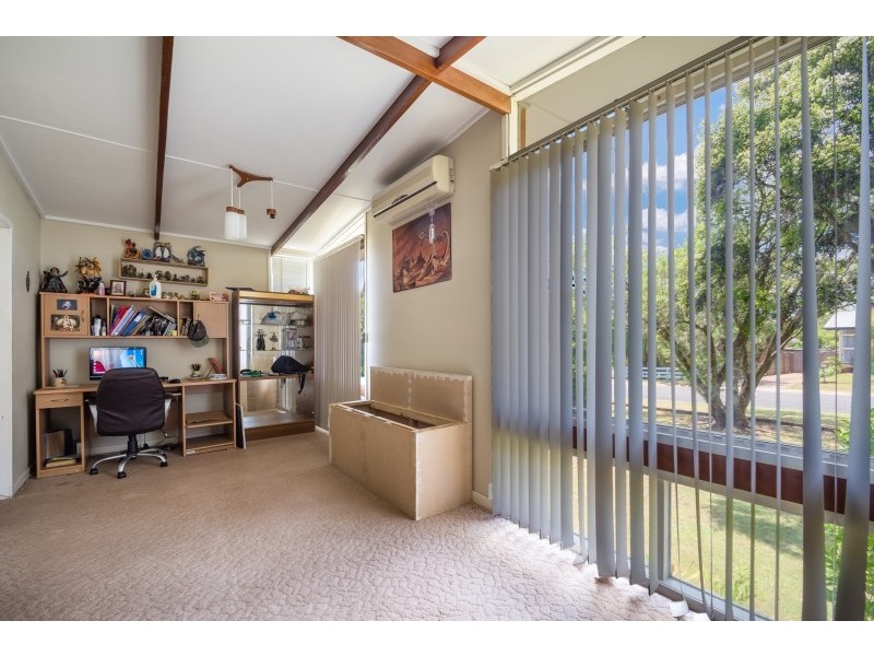 17 Talinga st, Mount Lofty QLD 4350