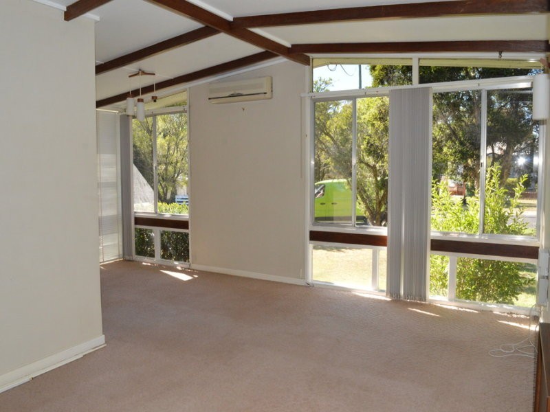17 Talinga st, Mount Lofty QLD 4350