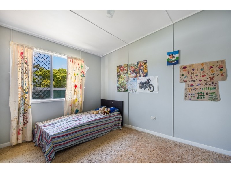 17 Talinga st, Mount Lofty QLD 4350