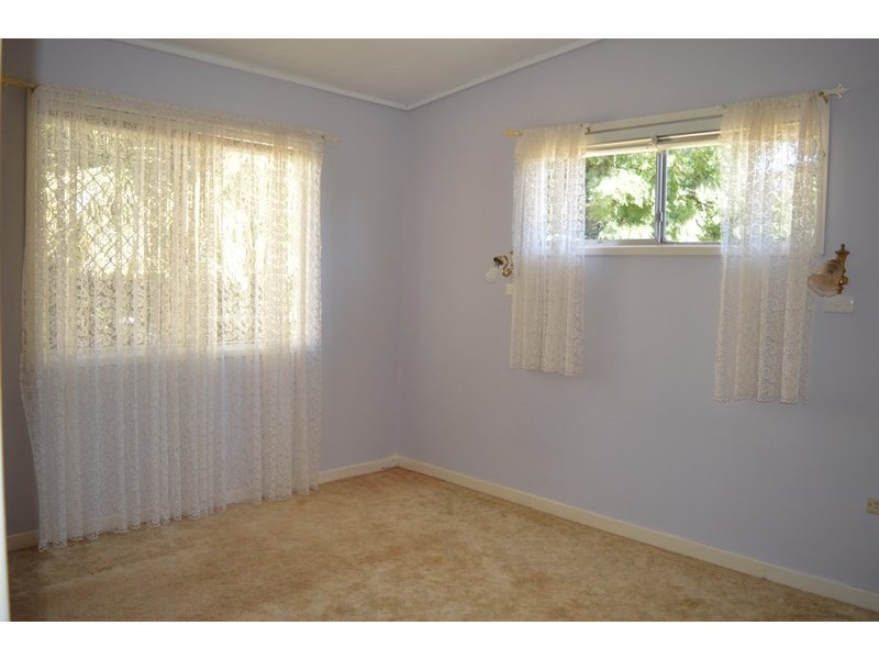 17 Talinga st, Mount Lofty QLD 4350