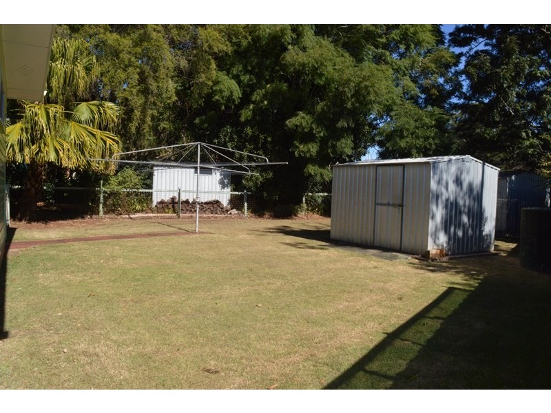 17 Talinga st, Mount Lofty QLD 4350