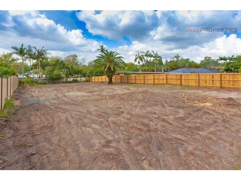 81 Conifer St, Hillcrest QLD 4118