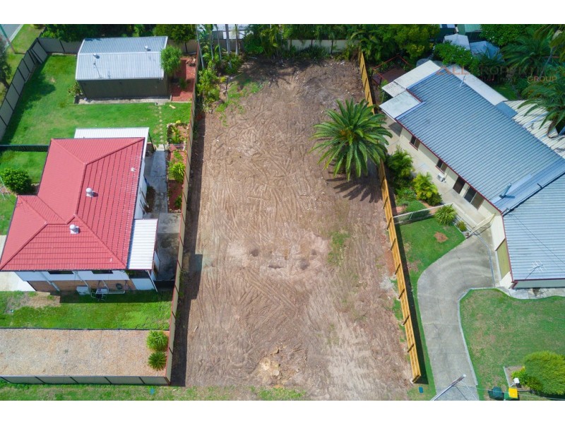81 Conifer St, Hillcrest QLD 4118