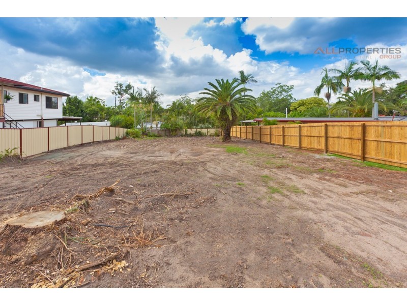 81 Conifer St, Hillcrest QLD 4118