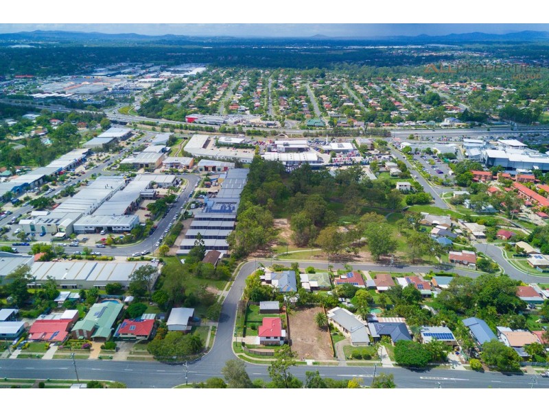 81 Conifer St, Hillcrest QLD 4118