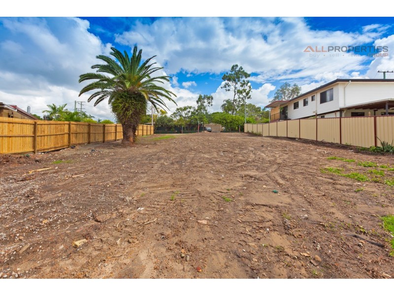 81 Conifer St, Hillcrest QLD 4118