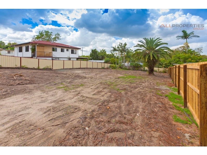 81 Conifer St, Hillcrest QLD 4118