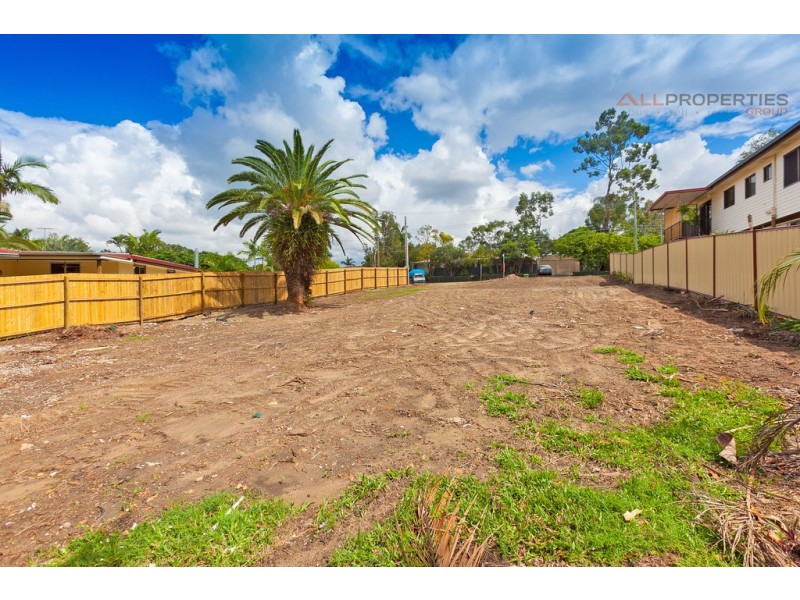 81 Conifer St, Hillcrest QLD 4118