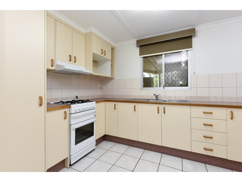 79 Conifer St, Hillcrest QLD 4118