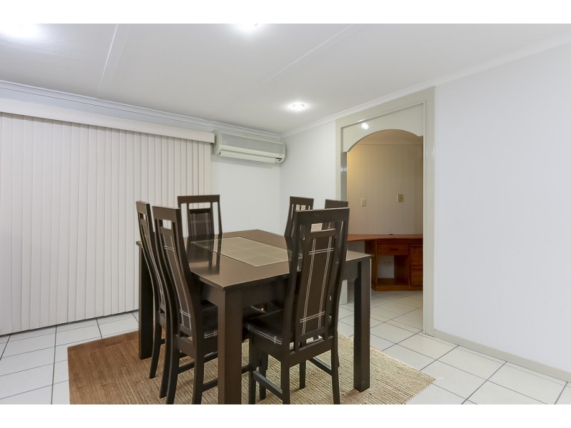 79 Conifer St, Hillcrest QLD 4118