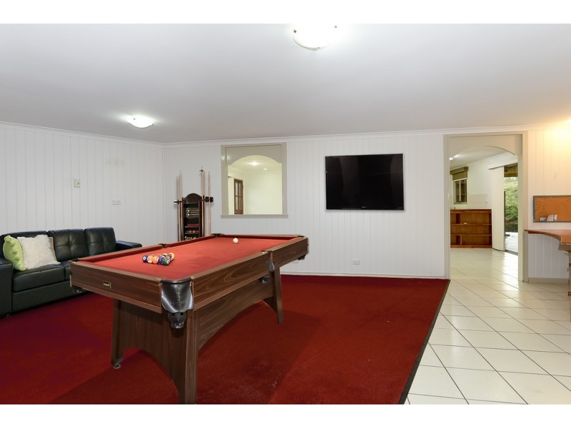 79 Conifer St, Hillcrest QLD 4118