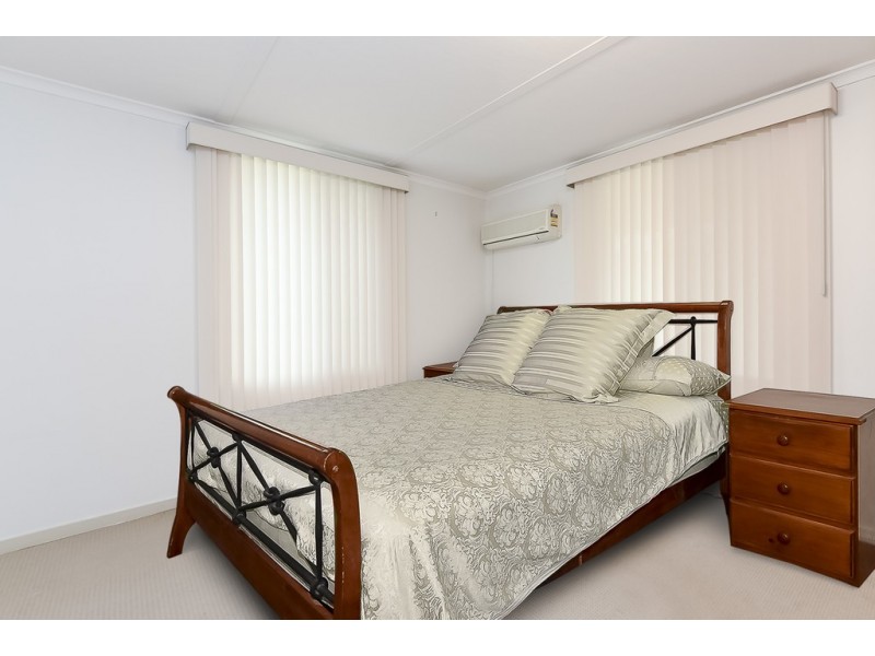 79 Conifer St, Hillcrest QLD 4118