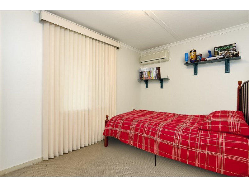 79 Conifer St, Hillcrest QLD 4118