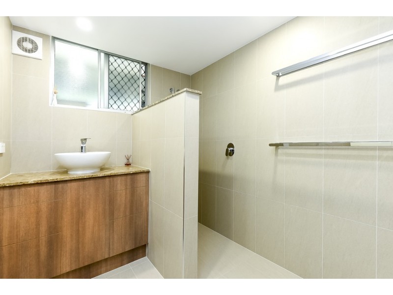 79 Conifer St, Hillcrest QLD 4118