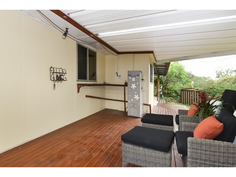 79 Conifer St, Hillcrest QLD 4118