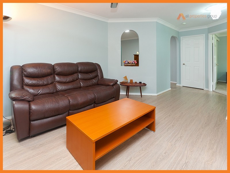 1 Hillview Drive, Hillcrest QLD 4118
