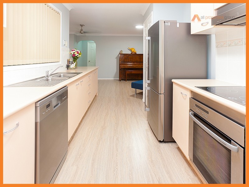 1 Hillview Drive, Hillcrest QLD 4118